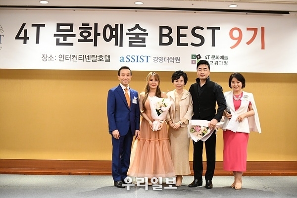 서울과학종합대학원 문화예술 BEST 9기 활동에 최호현 원장(왼쪽)과 강사진들과 기념촬영(사진제공=서문예)