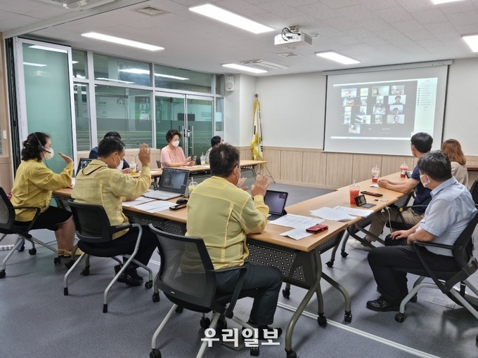 시흥시가 지역 내 의료기관과 코로나19 의료대응 체계 구축 간담회를 진행하고 있다.(사진=시흥시청)