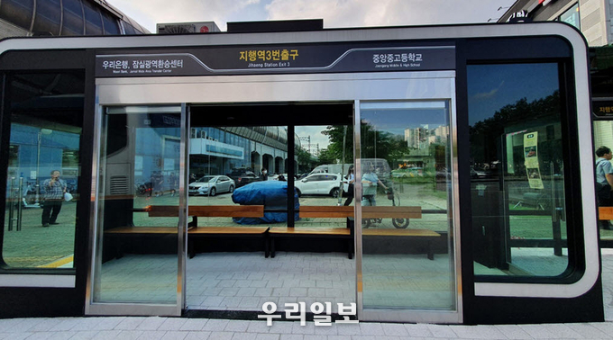 동두천시 여름철 폭염 및 겨울철 한파대비로 지행역3번출구에 “더위 및 추위 대피소”스마트 버스승강장 설치 ⓒ 동두천시청 제공