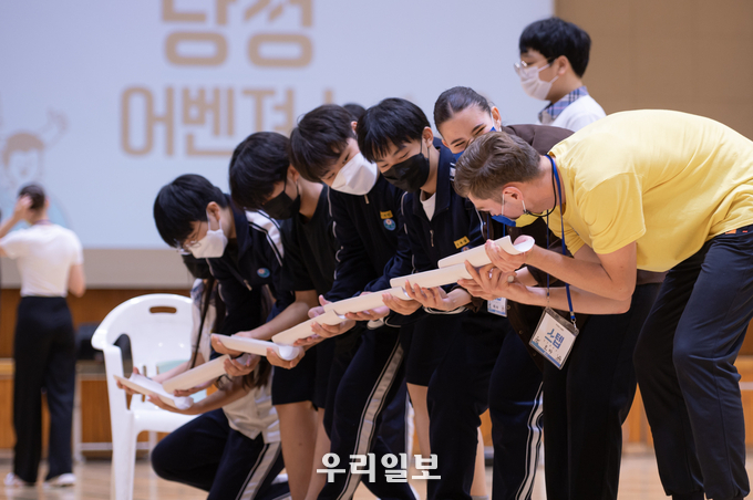 군포 당정중학교 학생들이 레크레이션을 하고 있다.(사진=우리함께 사회적협동조합)