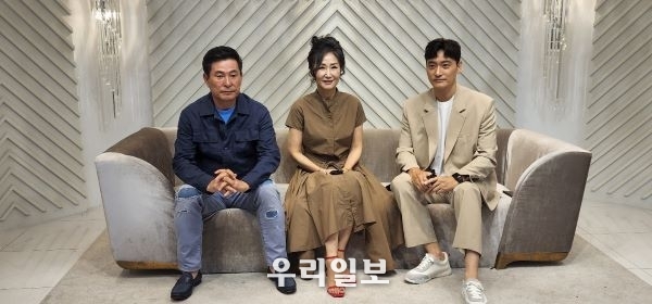 지난 7월 28일 극영화 ‘꽃길’ 출연 배우들이 제작발표회를 하고 있다.