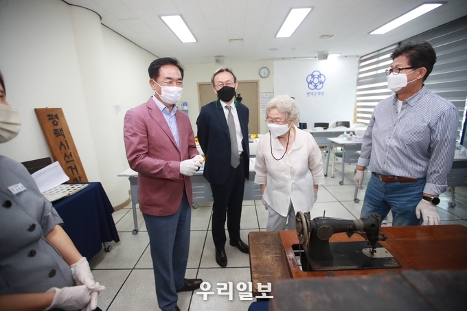 정장선 평택시장은, 평택박물관 건립위한 유물 기증자에게 감사장 전달 ⓒ 평택시청 제공