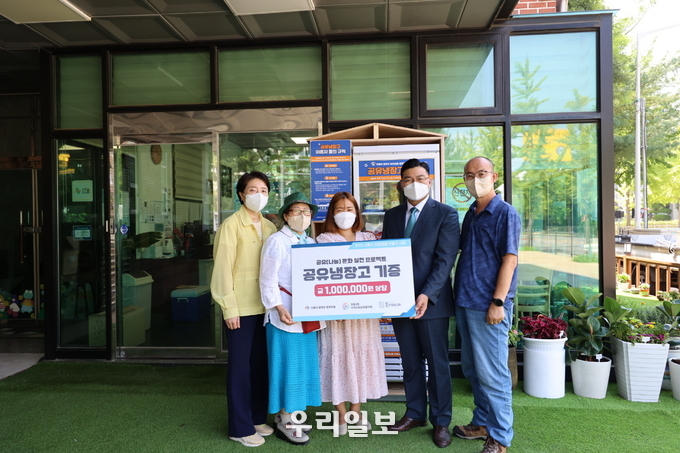 정왕2동 공유냉장고 기증.(사진=시흥시청)