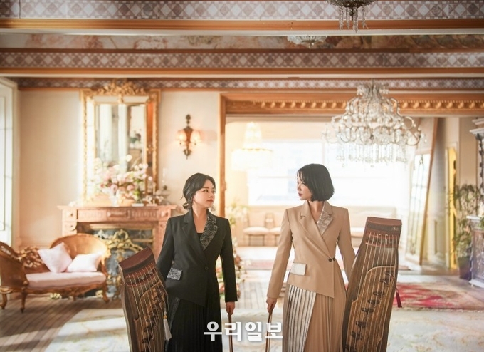 김보은 조누리로 구성된 여성 아쟁 듀오 ‘뮤이스트