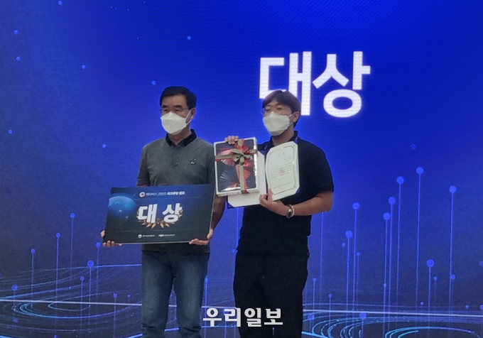 한국폴리텍대학 광명융합기술교육원 증강현실시스템과 재학생들이 과학기술정보통신부와 정보통신산업진흥원에서 주관한 2022 메타버스콘텐츠 리크루팅 캠프에서 대상을 수상했다.(사진=한국폴리텍대학 광명융합기술교육원)