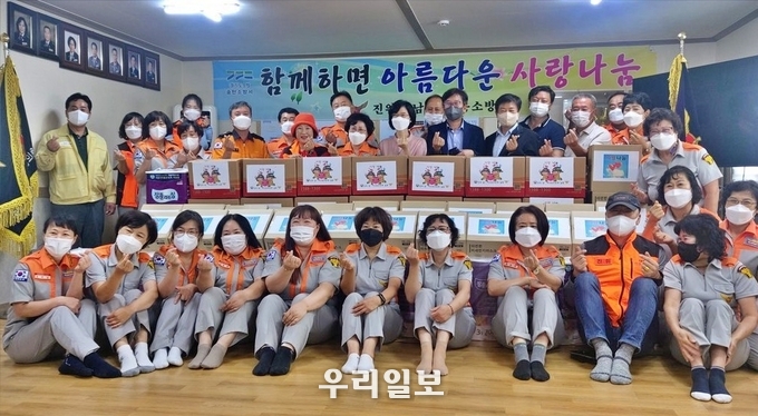 송탄소방서 진위의용소방대원들이 행사에 앞서 사진촬영에 임하고 있다 ⓒ 송탄소방서 제공