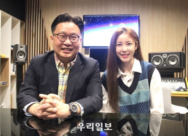 이번 영상을 기획한 서경덕 교수(왼쪽)와 내레이션을 맡은 가수 겸 배우 전효성(오른쪽)