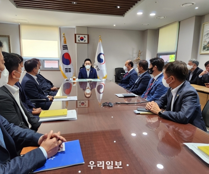 박형덕 동두천시장, 원희룡 국토교통부 장관과 면담이 이루워지고 있다. ⓒ 동두천시청 제공
