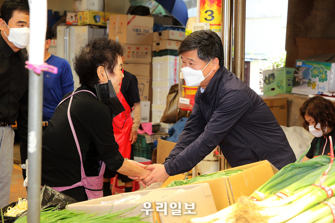 박종효 남동구청장, 추석맞아 지역 전통시장 장보기 행사 가져 ⓒ 남동구청 제공