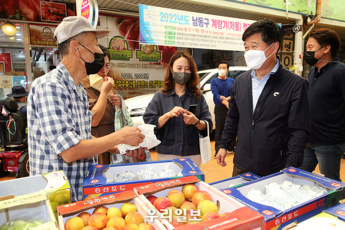 박종효 남동구청장, 추석맞아 지역 전통시장 장보기 행사 가져 ⓒ 남동구청 제공