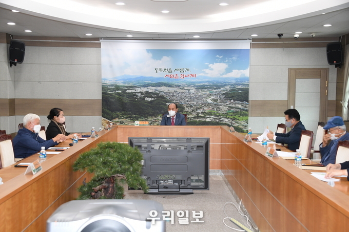 박형덕 시장이,도시공원 명칭 부여’를 위한 동두천시 지명위원회 개최하고 있다.ⓒ 동두천시청 제공