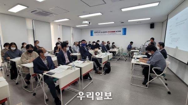 (사)주거복지연대가 특별재난지역 침수피해주민 주거지원활동 보고대회 진행하고 있다.