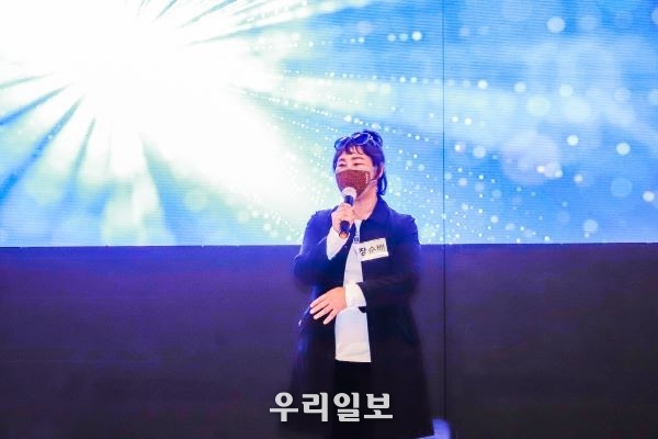 이날 '제5회 한국을 빛낸 글로벌100인대상' 시상식에 앞서 장순배 조직위원장이 인사말을 하고 있다.