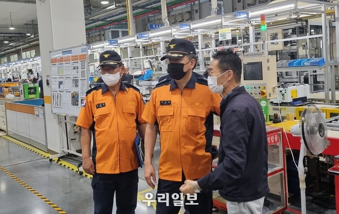 송탄소방서 현장안전컨설팅 경동나비엔 서탄공장에서 실시하고 있다. ⓒ 송탄소방서 제공