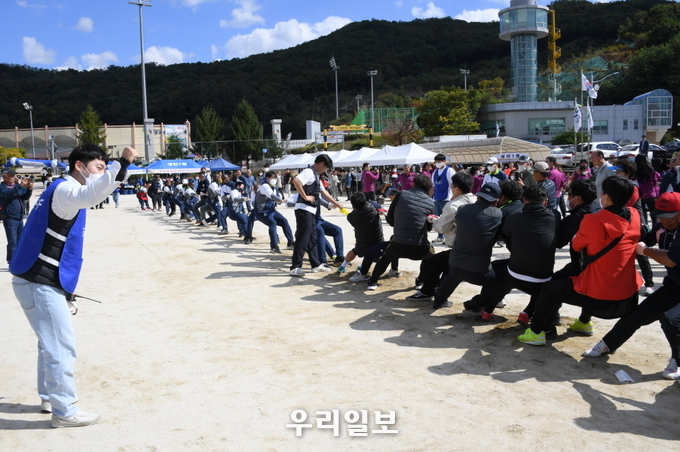 동두천시, 2022 시민화합 한마음 체육대회 줄다리기를 하고 있다. ⓒ 동두천시청 제공