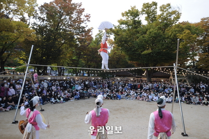 줄타기 전통 공연 현장 모습