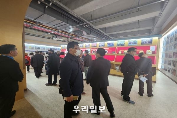 25일 서울미래자산개발 아카데미, 제3기 워크샵에서 (주)그래미 회사 견학을 하고 있다.