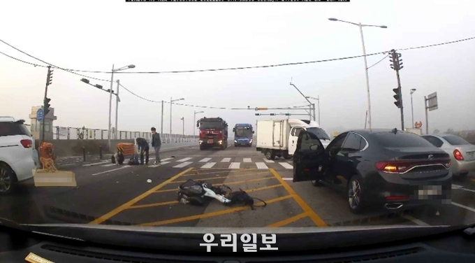 출근길 교통사고 현장에서 구호활동한 소방센터장 ⓒ 영종소방서 제공