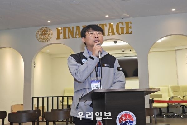 19일 서울 제우스스포츠홀덤 경기장에서 (사)대한스포츠홀덤협회 김지운 회장이 '제1회 서울시민과 함께하는 마인드스포츠 K-홀덤 대회' 경기에 앞서 개회사를 전하고 있다.