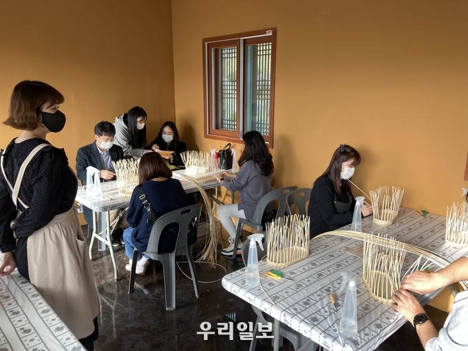 라탄공예.(사진=충주중원문화재단)