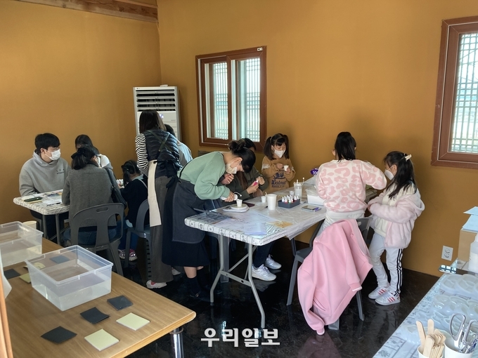 아트소품만들기.(사진=충주중원문화재단)